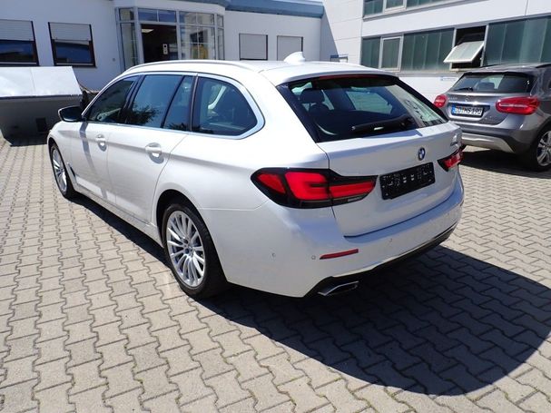 BMW 520i Touring 135 kW image number 10