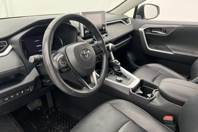 Car image 15