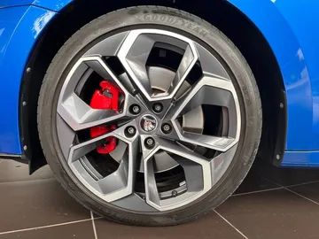 Car image 40