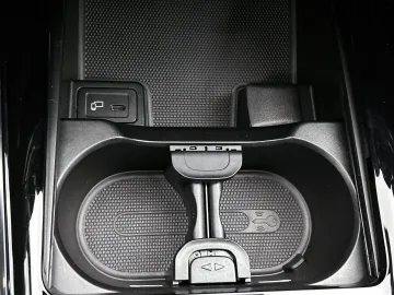 Car image 34