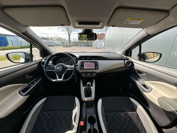 Car image 9