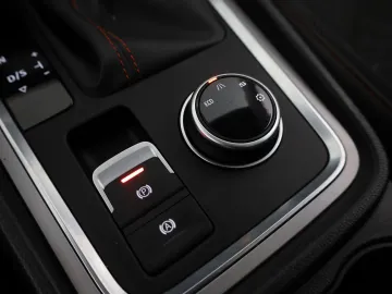 Car image 33