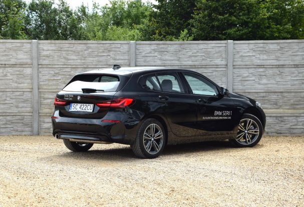 BMW 118i Sport Line 100 kW image number 3