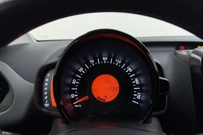 Car image 26