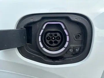 Car image 32