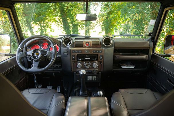 Land Rover Defender 110 90 kW image number 3