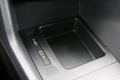 Car image 31