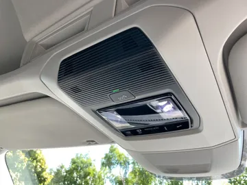 Car image 30