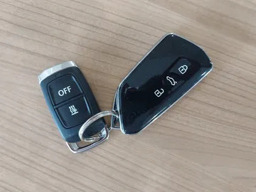 Car image 30