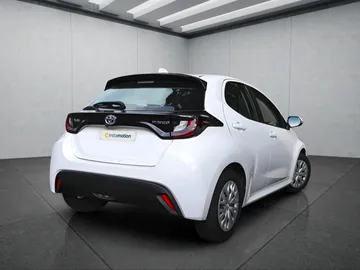 Car image 2