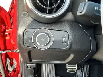 Car image 28