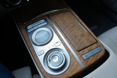 Car image 24