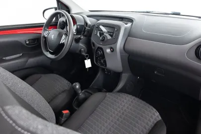 Car image 4