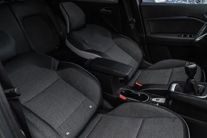 Car image 40