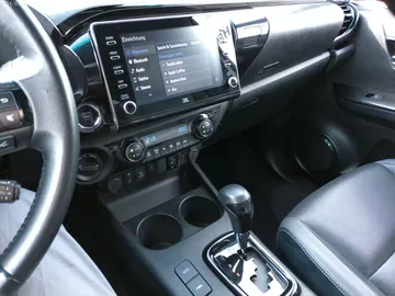 Car image 25