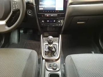 Car image 13