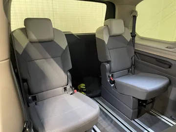 Car image 27