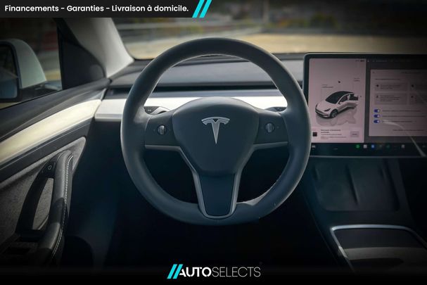 Tesla Model Y Long Range AWD 258 kW image number 15