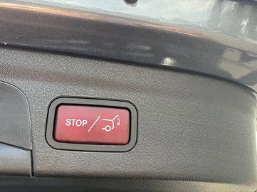 Car image 32