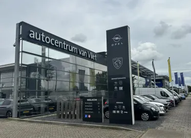 Car image 27