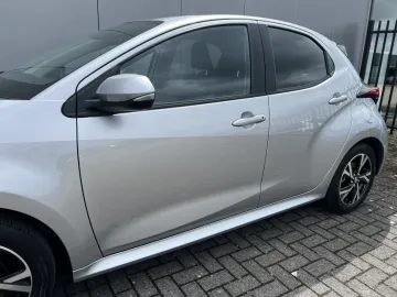 Car image 25