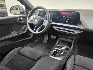 Car image 34