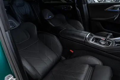 Car image 40