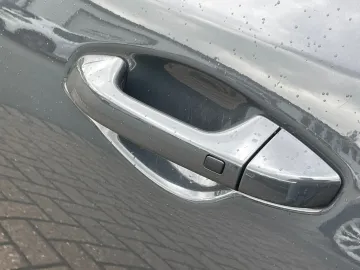 Car image 36
