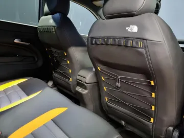 Car image 30