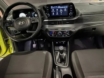 Car image 17