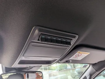 Car image 28