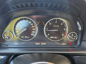 Car image 30