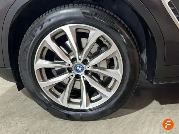 Car image 32