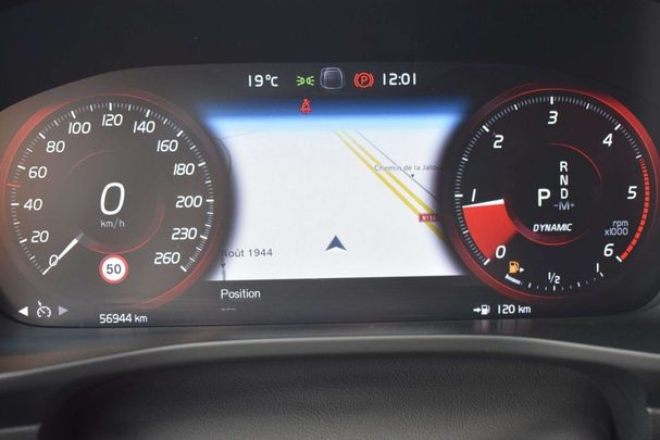 Volvo XC40 D4 AWD Geartronic Momentum 140 kW image number 8