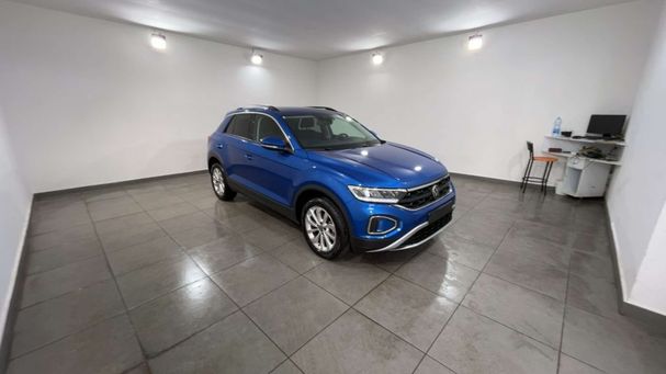 Volkswagen T-Roc 1.0 TSI T-Roc 81 kW image number 2