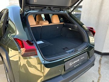Car image 11