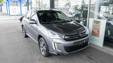 Car image 25