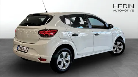 Car image 3