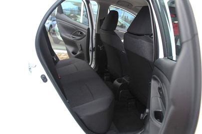 Car image 19