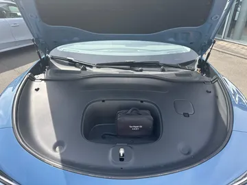 Car image 30