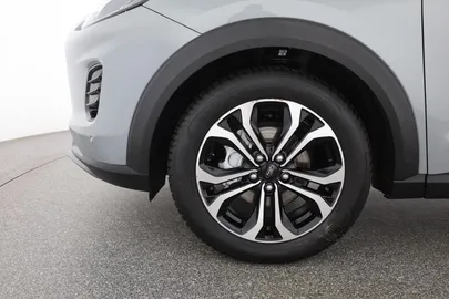 Car image 28