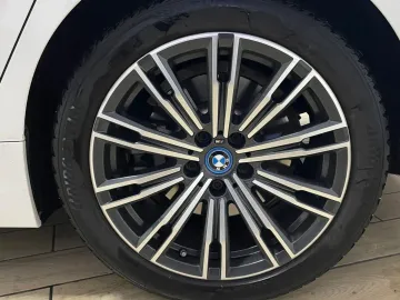 Car image 47