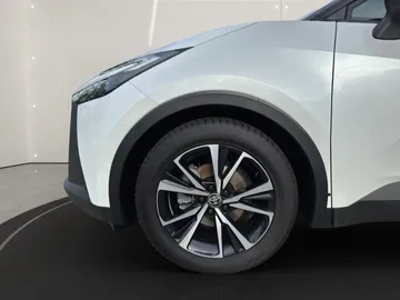 Car image 19
