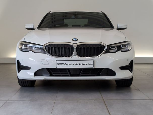 BMW 320i 135 kW image number 2