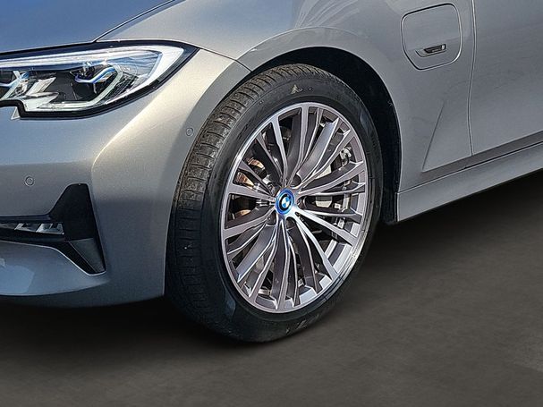 BMW 330 e Touring Sport Line 215 kW image number 6