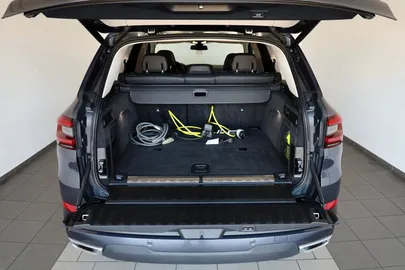 Car image 40