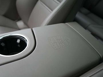 Car image 37