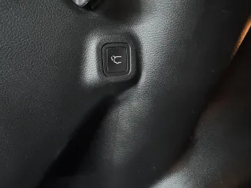 Car image 36