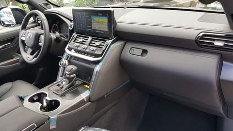 Car image 26