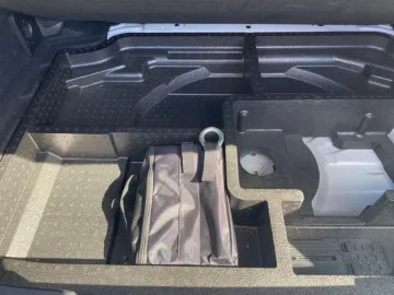 Car image 33